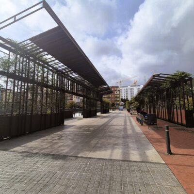 Vistes d'un pont a Barcelona, en concret el de Sarajevo