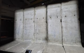 un tros del mur de Berlin a l'exposició de Barcelona